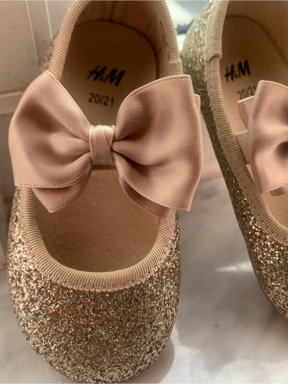 H&M Girls Sparkle Bow Ballet Flats in Champagne Gold